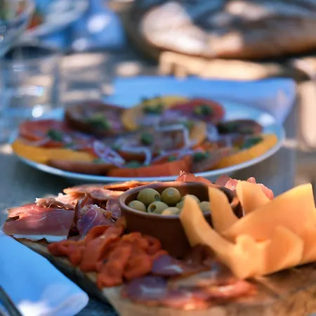 Patio Des Reves - Charme Au Coeur Du Gers Bed and Breakfast